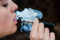 Cigarros eletrônicos ajudam a parar de fumar, segundo artigo do <i>NEJM</i>