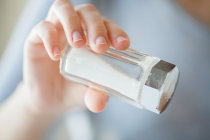 O uso de um substituto do sal pode reduzir o risco de derrame, eventos cardiovasculares e morte