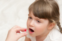 Períodos curtos de uso de corticosteroide oral foram associados a eventos adversos potencialmente graves em crianças