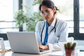 Como escolher um software m&eacute;dico para cl&iacute;nica ou consult&oacute;rio