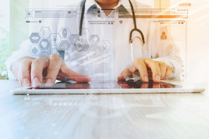 HiDoctor vs iClinic: qual sistema médico escolher para clínica ou consultório?