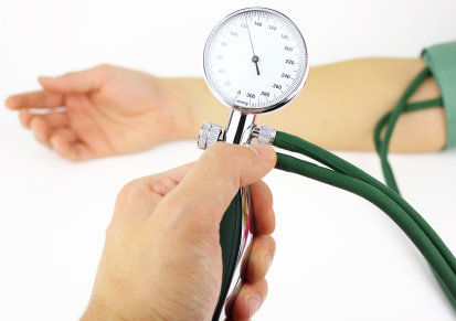 Betabloqueadores associados a riscos cardiovasculares para hipertensos submetidos &agrave; cirurgia n&atilde;o-card&iacute;aca
