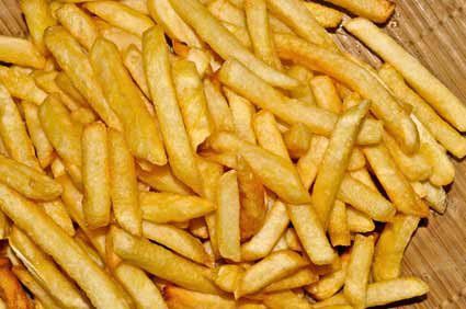 NEJM: batata frita, refrigerante e carne vermelha ou processada est&atilde;o mais associados ao ganho de peso relacionado &agrave; idade. Frutas, legumes, cereais integrais, nozes e iogurte ajudam a evitar a obesidade