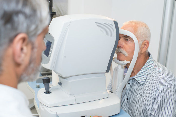 Pessoas com catarata podem reduzir o risco de desenvolver dem&ecirc;ncia em cerca de 30%, submetendo-se a uma cirurgia para restaurar a vis&atilde;o