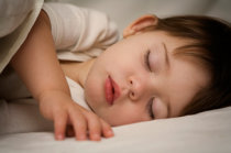 <i>JAMA Pediatrics</i>: introdução precoce de alimentos sólidos pode ajudar a melhorar o sono infantil