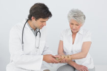 <i>JAMA</i>: associação de atividade física e risco de fratura entre mulheres na pós-menopausa
