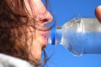 <i>JAMA</i>: beber mais água pode colaborar para a prevenção de cistite recorrente