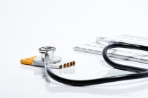 A fumaça de cigarro induz um mecanismo que aumenta a osteoclastogênese na artrite inflamatória, exacerbando a doença inflamatória local