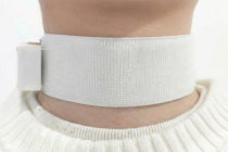 Dispositivo vest&iacute;vel com IA restaura a fala fluente em sobreviventes de AVC com disartria