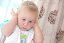 Estudo destaca importância da triagem vestibular em bebês com perda auditiva neurossensorial