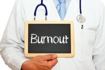 Fatores associados ao <i>burnout</i> e estresse em médicos em treinamento