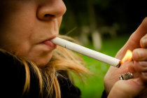 Fumar está diretamente relacionado a um maior risco de hemorragia subaracnóidea
