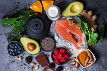 Maior ades&atilde;o &agrave; dieta MIND foi associada a um envelhecimento cerebral mais lento