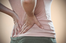 Medicamentos anti-inflamatórios comuns podem prolongar a dor nas costas