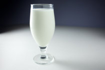 Produtos lácteos podem causar acne em adolescentes?