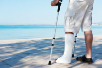 Uso de uma órtese removível se mostrou não inferior à imobilização gessada em adultos com fratura de tornozelo