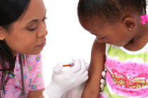 Vacina contra malária desenvolvida por equipe de Oxford é a mais eficaz de todos os tempos