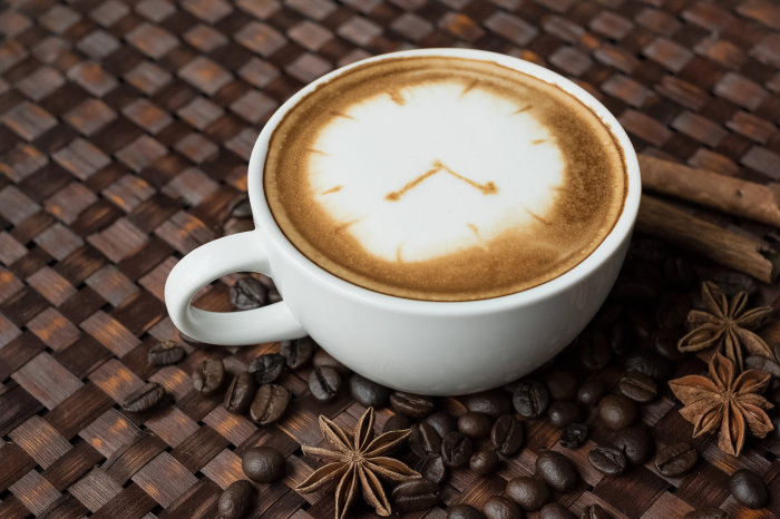 Consumo matinal de café pode proteger melhor o coração do que beber café o dia todo