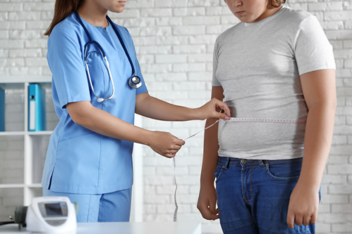 IMC elevado na adolescência está associado à doença renal crônica precoce