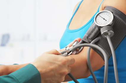 Quase 1 em cada 5 pessoas com hipertensão toma medicamentos que aumentam a pressão arterial