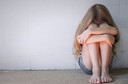 Associação do aumento de suicídios juvenis nos Estados Unidos com o lançamento da série “13 Reasons Why”