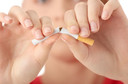 Fumantes que param de fumar e persistem observam maior redução no risco de câncer