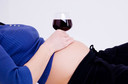 Ingestão de álcool antes e durante a gravidez e o risco de resultados adversos no nascimento: a evidência de uma coorte britânica publicada pelo Journal of Epidemiology & Community Health