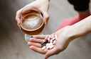 Medicação para o vício em bebida reduziu em 63% o risco de doença hepática relacionada ao álcool