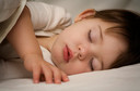 Pediatrics: mais uma hora de TV ao dia, menos sete minutos de sono infantil
