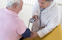 Pressão arterial sistólica noturna mais baixa está relacionada à proteinúria intensa e aos resultados em pacientes idosos com doença renal crônica