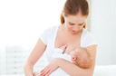 Suplementação de vitamina D durante a lactação deve ser para a mãe ou para o bebê?